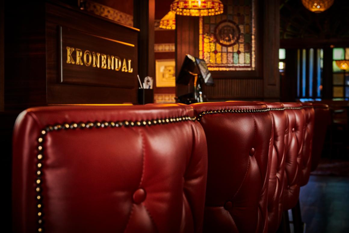 conception et fabrication de luminaires de bar, de comptoirs de bar et de paravents de bar